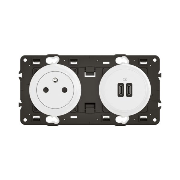 Prise 2P+T Surface Confort Céliane et double prise USB Type-C + Type-C précâblées - Blanc avec support, à équiper d'une plaque