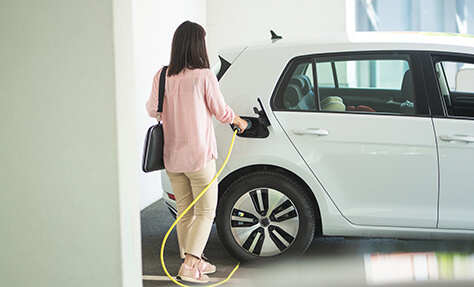 Comment et à quel prix recharger une voiture électrique en maison  individuelle ? - Les Numériques