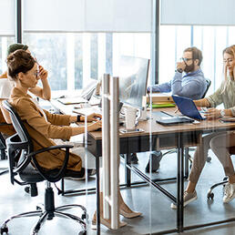 groupe personnes espace coworking 350x350