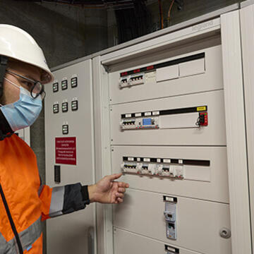 gare nante compteur energie homme 350x350
