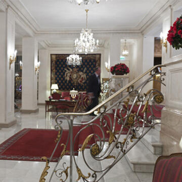 hotel bristol entree hall escalier 350x350