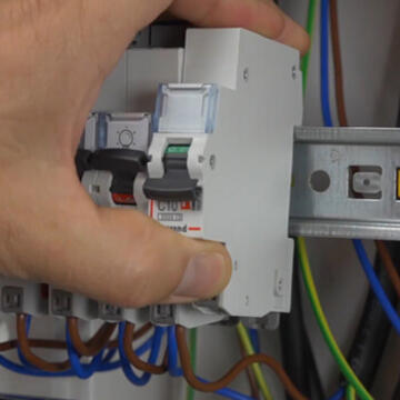 instal disjoncteur circuit lumiere 350x350