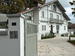 À Bayonne, les solutions Legrand s’intègrent au cœur d’une maison basque rénovée