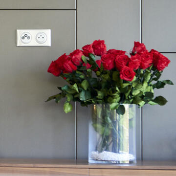 prise tv celiane blanc bouquet roses brunstatt 350x350