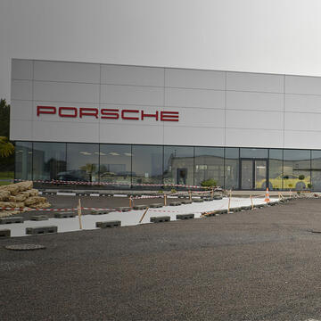 Solutions projets Commerce et sport Centre Service Porsche