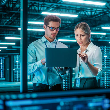 data center homme femme 960x960