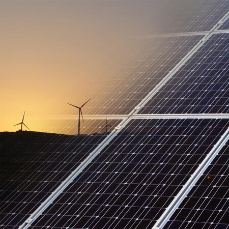 eoliennes panneaux solaire crepuscule 700x700
