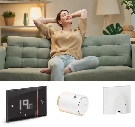 femme detendue canape smarther tete thermostatic sortie cable 960x900