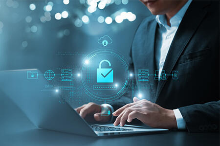 homme laptop securite 450x300