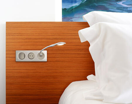 lit hotel double inter prise liseuse celiane 700x550