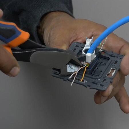 prise rj45 couper les fils 700x700 0