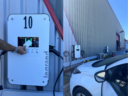Alcopa Auction Nancy renforce son infrastructure de recharge de véhicule électrique avec les solutions Legrand