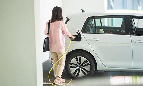 Recharge pour voitures électriques : quelles solutions en logement collectif ?