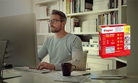 Comment brancher un kit de liaison multimédia au coffret de communication Legrand