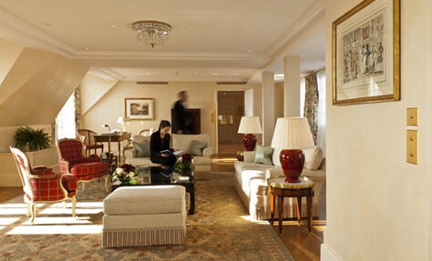 Le mythique Hôtel Bristol à Paris fait confiance aux appareillages Art d’Arnould