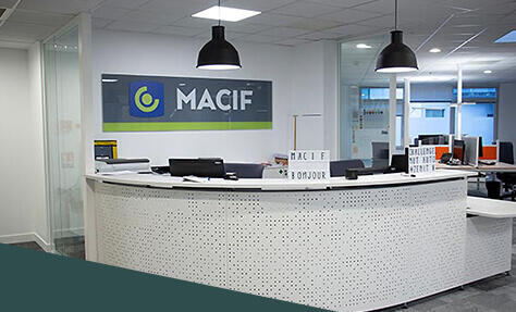 La MACIF de Rouen : des colonnes sur mesure pour la connexion électrique des espaces de travail