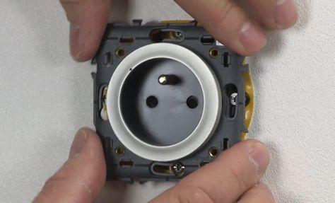 Installer une prise de courant connectée Céliane™ with Netatmo