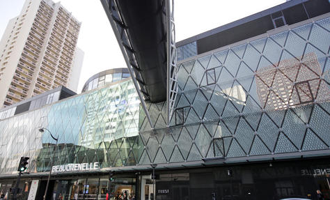 Au centre commercial Beaugrenelle à Paris, la tendance est à la puissance
