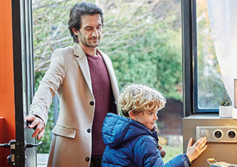 Vous voulez piloter l'éclairage, les volets roulants et les prises de votre logement depuis votre smartphone ?