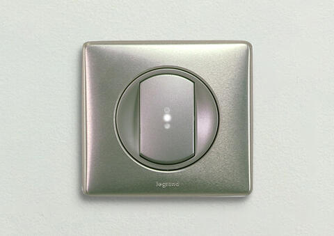 Comment remplacer un interrupteur simple par un interrupteur lumineux ?
