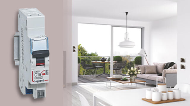 J’ajoute un disjoncteur dans mon tableau électrique pour protéger un circuit de prises électriques