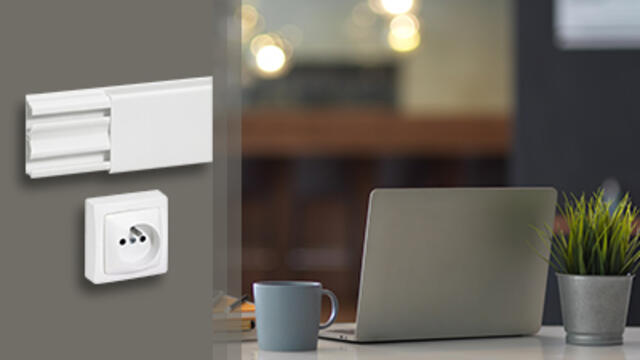 J’installe une prise de courant et une prise RJ45 multimédia sur une moulure électrique