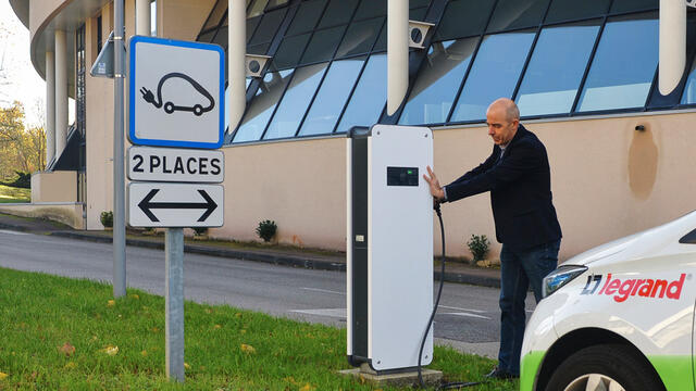 Enrouleur pour voiture électrique : Découverte du tout nouveau