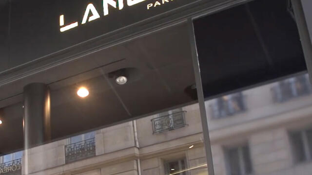 Le système domotique MyHOME valorise les sacs Lancaster dans la boutique parisienne du maroquinier