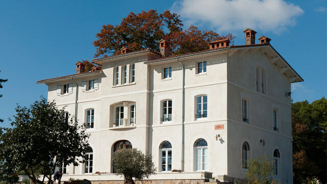 Près de Nantes, une maison bourgeoise mixe les appareillages pour le raffinement du lieu