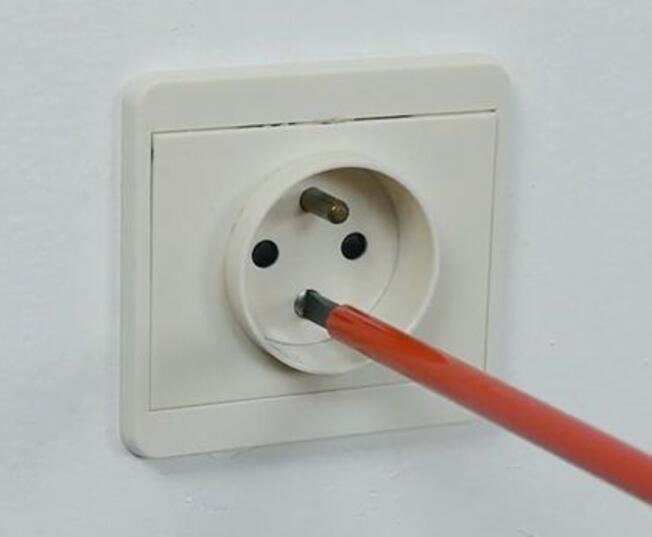 01 retirer prise existante mur01 700x350