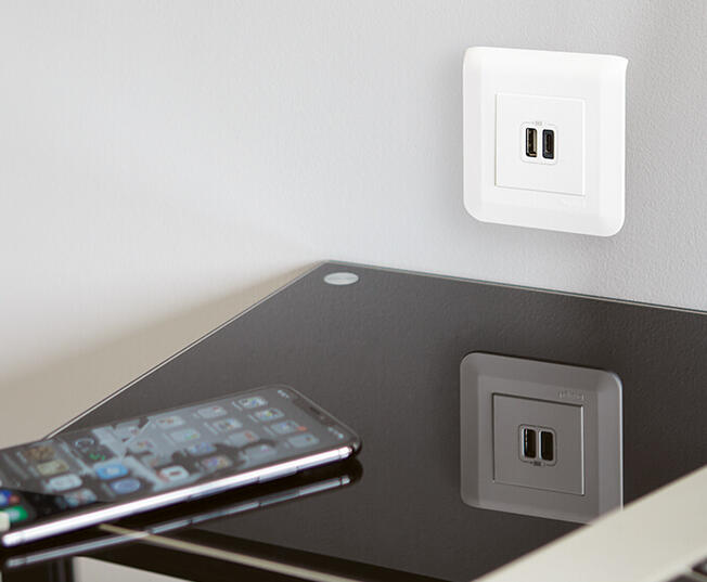 chargeur usb mosaic blanc bureau smartphone 938x569