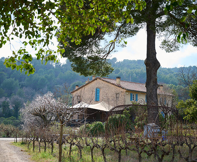 hotel lou calen exterieur 652x537