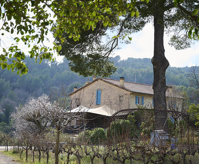 hotel lou calen exterieur 938x569