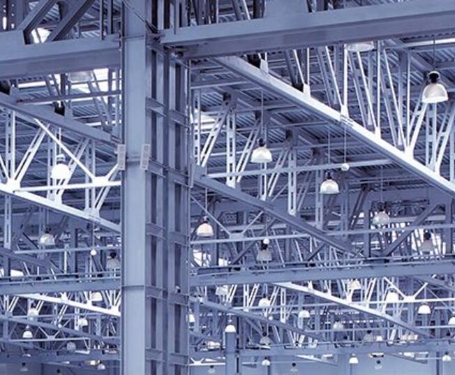 interieur hangar poutres metaliques 700x350