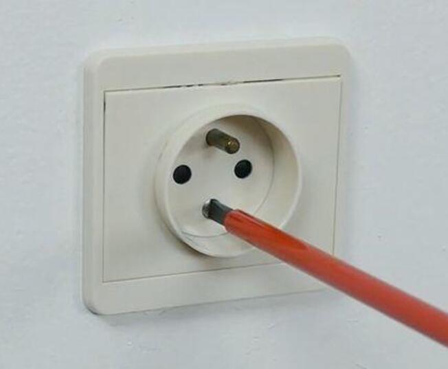 legrand etape retirer prise existante mur01 700x350