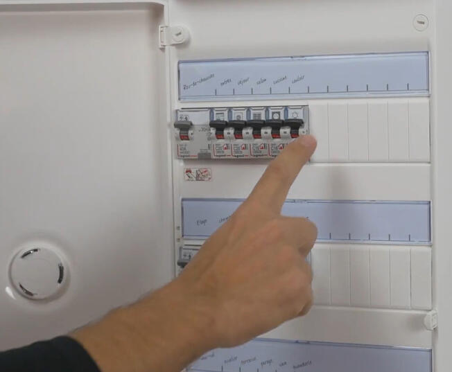 verification disjoncteur tableau electrique 1155x700
