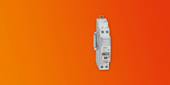 Contrôler et planifier le fonctionnement des appareils électriques avec le contacteur connecté