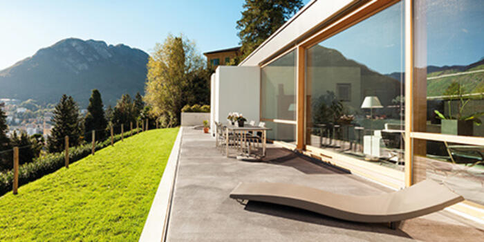 maison moderne terrasse ciment 480x240 0