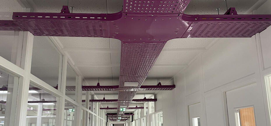 p31 auto chemin cable tole perforee epoxy violet 1222x569