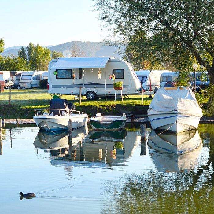 camping caravanes etang 700x700