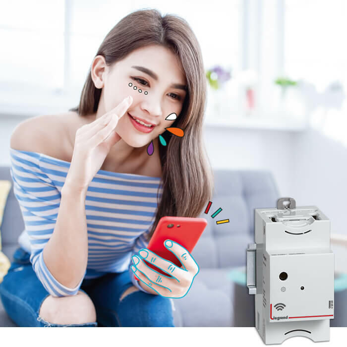 femme smartphone module controle voix 700x700