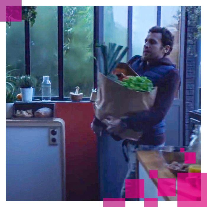 homme bras charges courses entree cwn px 700x700