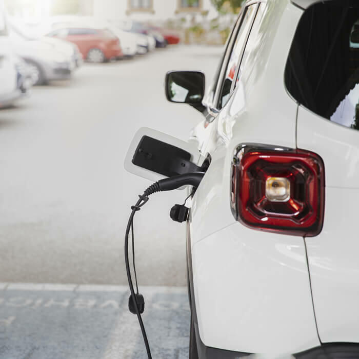 Comment et à quel prix recharger une voiture électrique en maison  individuelle ? - Les Numériques