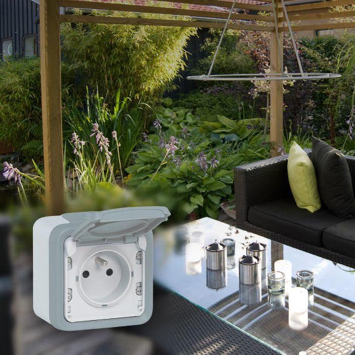 prise plexo gris apparent terrasse 700x700