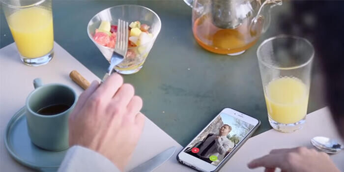 restaurant smartphone sonnette video 700x550